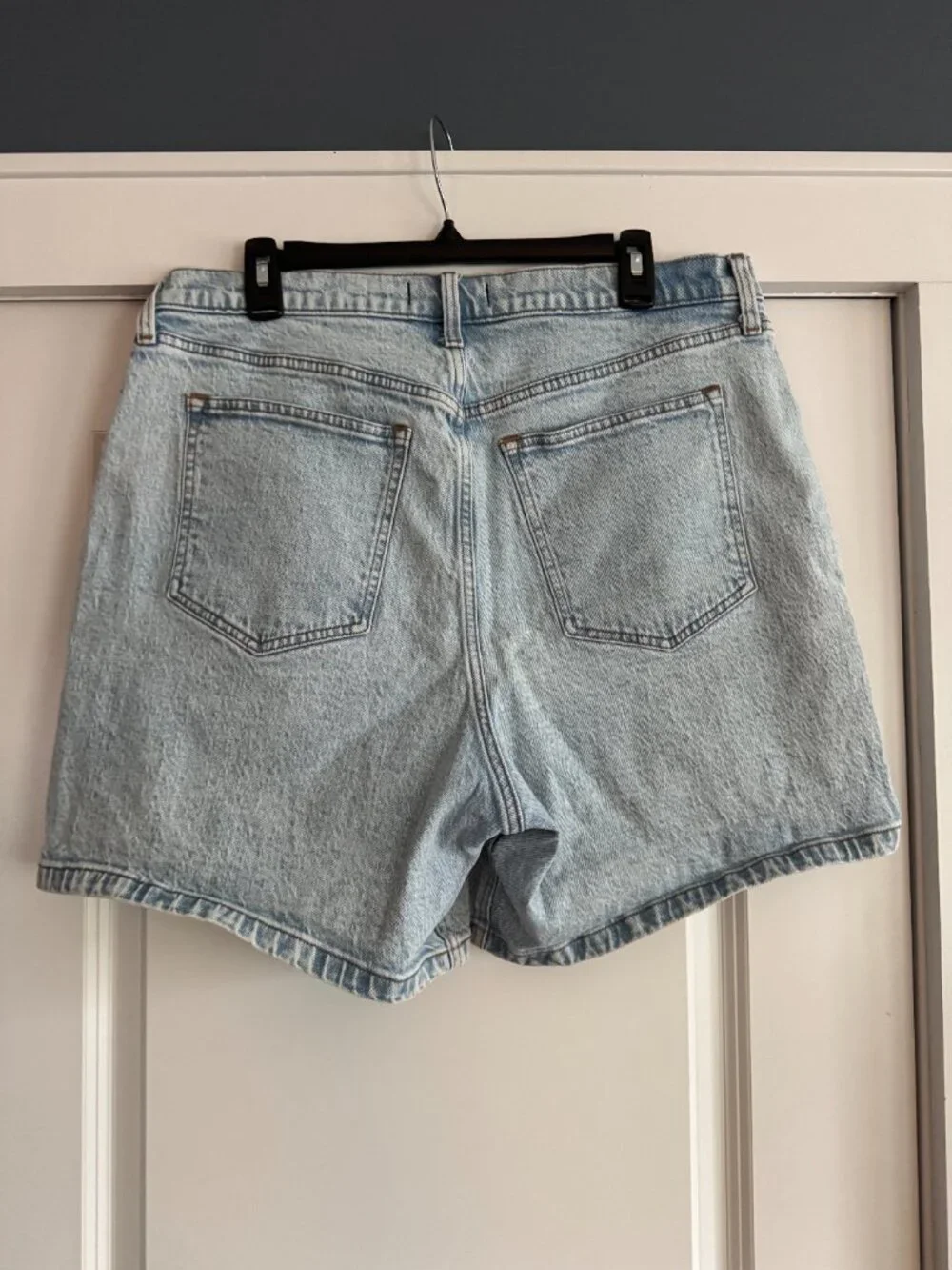 Abercrombie & Fitch The 7" Dad Short High Rise Curve Love Light Wash Size 33 - Picture 4 of 4